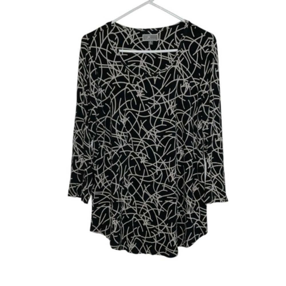 Black and White Graphic 3/4 Sleeve Blouse